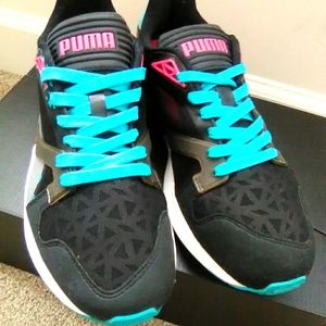 Puma Sneakers (Size 7.5 M)